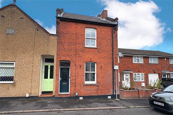3 Bedroom Semi-Detached House For Sale In Lysons Road, Aldershot, Hampshire, GU11