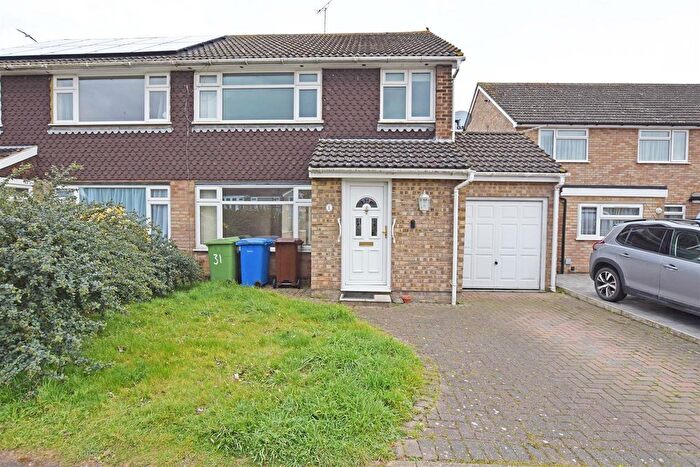 3 Bedroom Semi-Detached House To Rent In Burntwick Drive, Lower Halstow, Sittingbourne, ME9