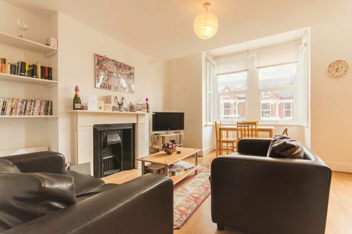 2 Bedroom Flat To Rent In Killyon Road, SW8