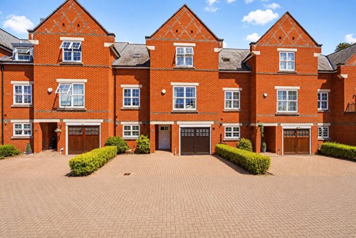 4 Bedroom Terraced House For Sale In Beningfield Drive, Napsbury Park, St. Albans, Hertfordshire, AL2