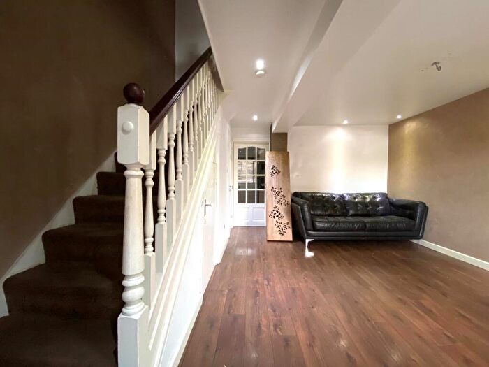 3 Bedroom Semi-Detached House To Rent In Waterside Close, Bordesley Green, B9