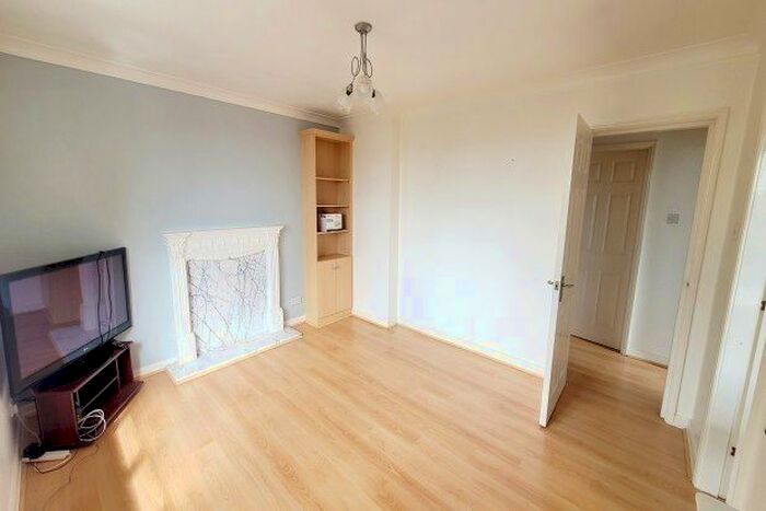 2 Bedroom Flat To Rent In Longview Court, Manchester, M27