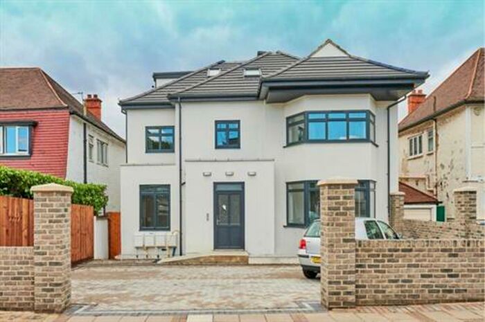 4 Bedroom Apartment To Rent In Hendon Way, London, NW4