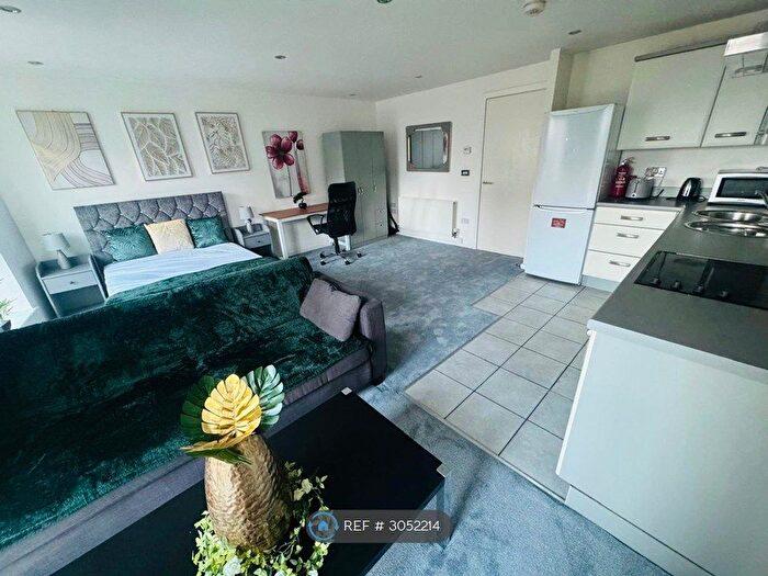 Studio To Rent In Masshouse Plaza, Birmingham, B5