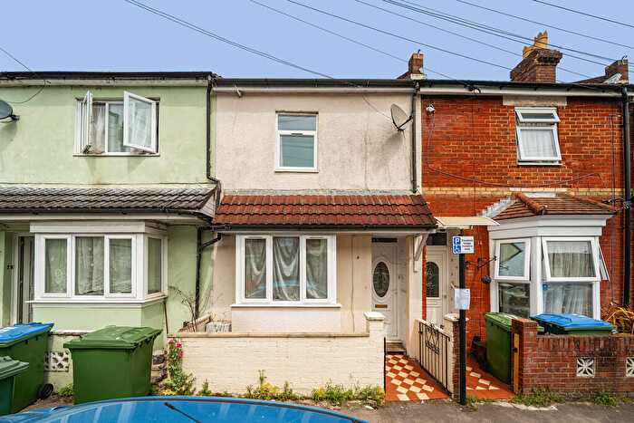 3 Bedroom Terraced House For Sale In Graham Road, Southampton, SO14