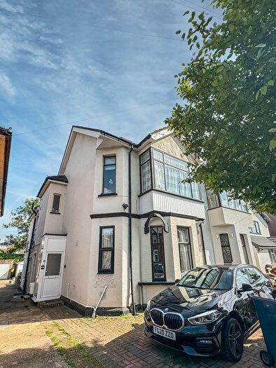 3 Bedroom Flat To Rent In Spencer Road, Harrow, Greater London, HA3