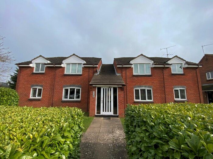 Studio To Rent In Nash Close, AL9