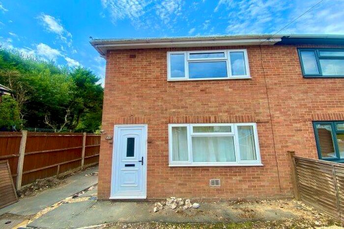 2 Bedroom Property To Rent In Vale Road, Aldershot, GU12