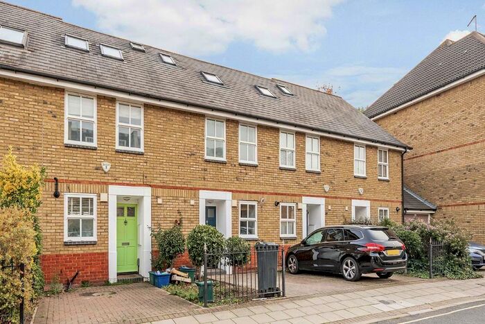 3 Bedroom Property To Rent In Bridge Street, London, W4