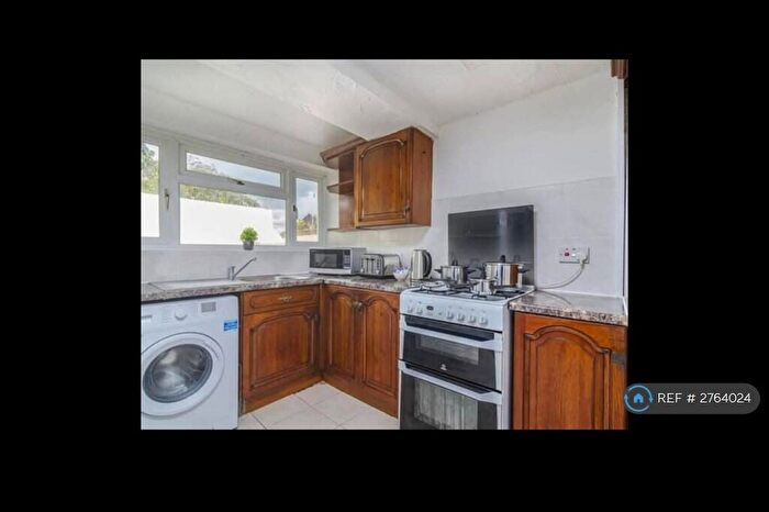 6 Bedroom Semi Detached House To Rent In Albany Road, Chatham, ME4