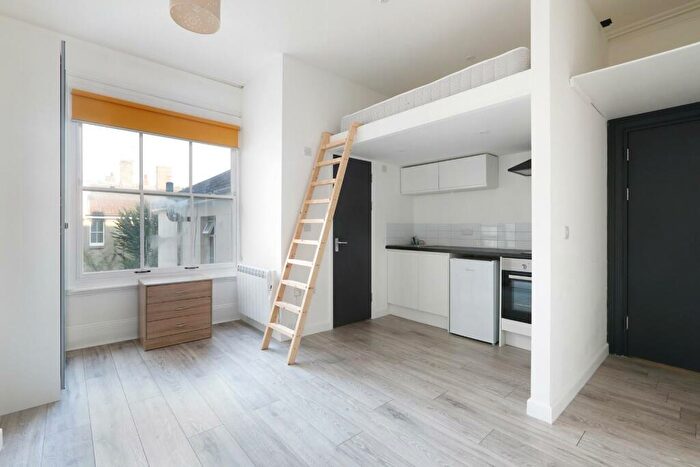 Flat To Rent In Sackville Road, Hove, BN3