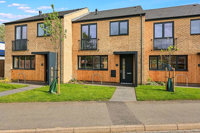 3 Bedroom Terraced House For Sale In Northfield Avenue, Cambridge, CB4