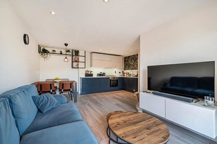 2 Bedroom Flat For Sale In Pancras Way, John Bell Tower West, E3
