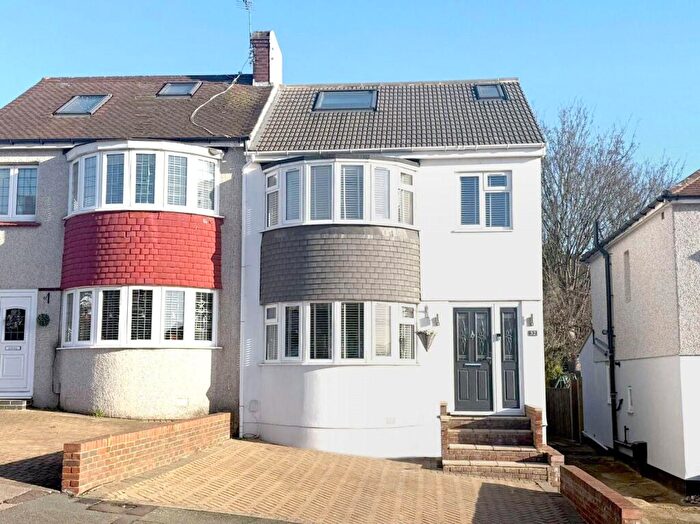 4 Bedroom Semi-Detached House For Sale In Edendale Road, Bexleyheath, DA7