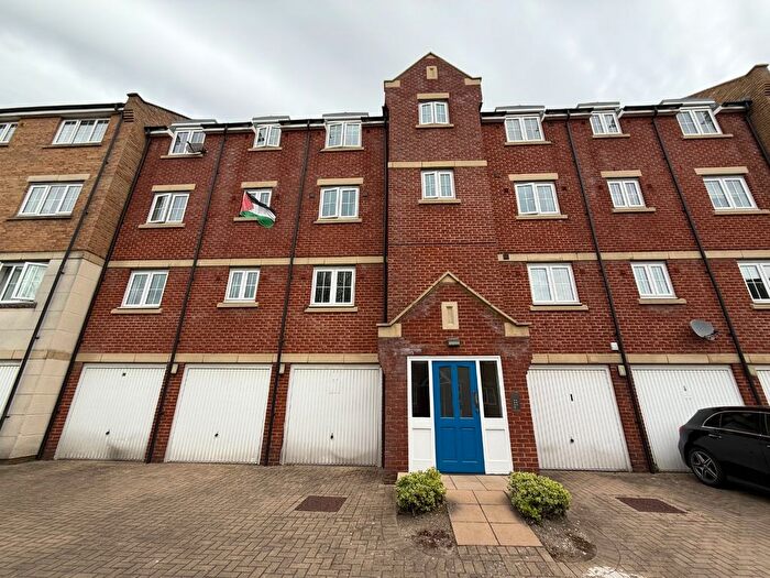 2 Bedroom Flat For Sale In Bramley Court, Luton Road, Dunstable, LU5