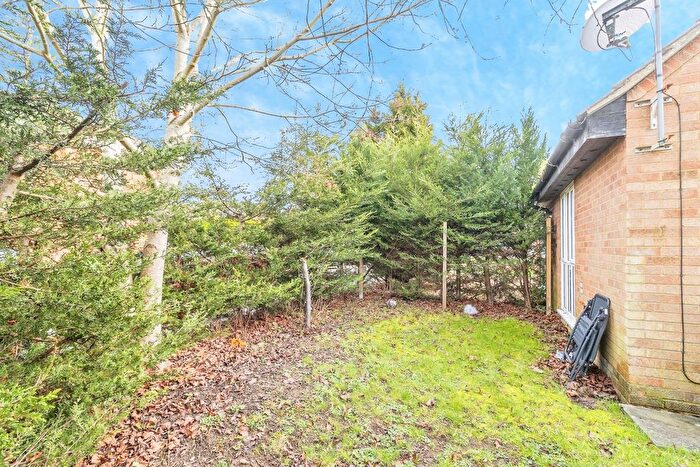 1 Bedroom Detached House For Sale In Braybrooke Drive, Furzton, Milton Keynes, Buckinghamshire, MK4