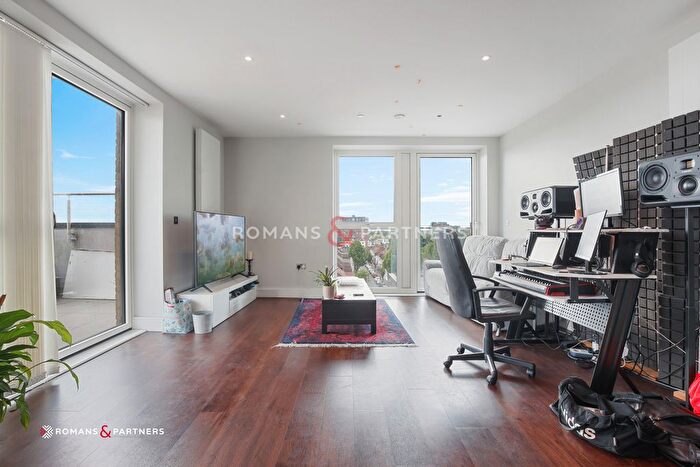 1 Bedroom Flat To Rent In Samuelson House, Southall, UB2