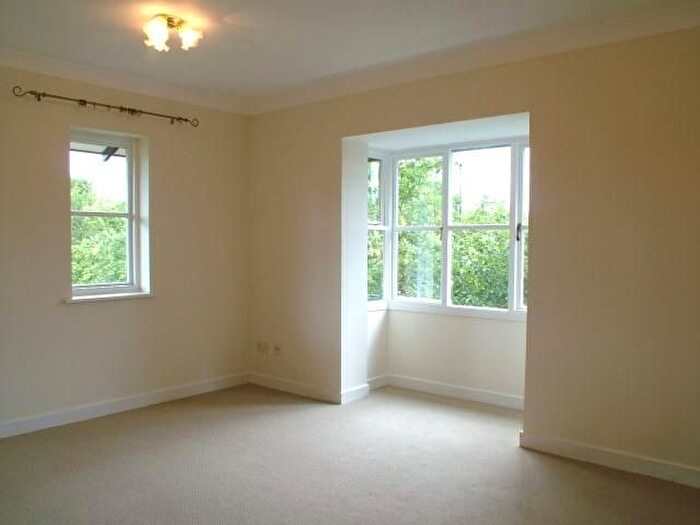 1 Bedroom Flat To Rent In East Acton Lane, Acton, W3