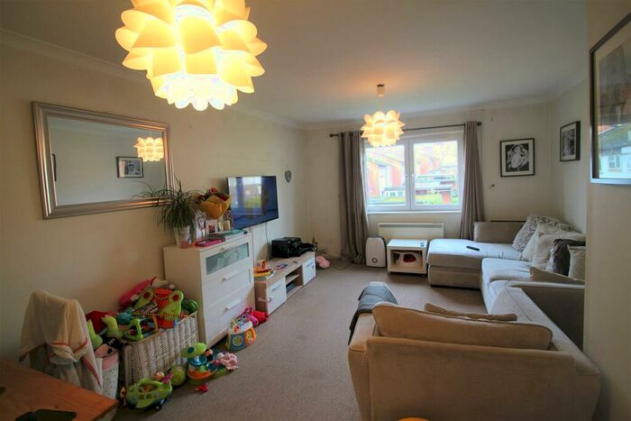 2 Bedroom Apartment To Rent In Abercrombie Gardens, Southampton, SO16
