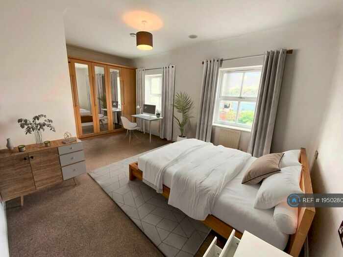 6 Bedroom Terraced House To Rent In Albany Gardens, Colchester, CO2