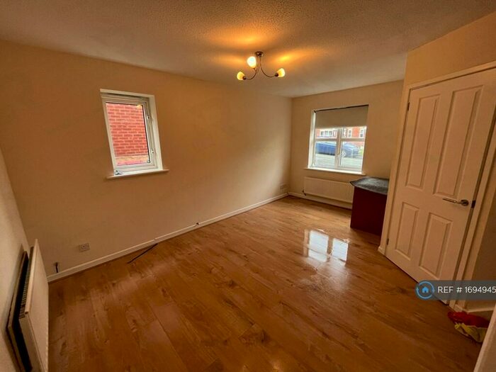 3 Bedroom Semi-Detached House To Rent In Maurice Street, Salford, M6