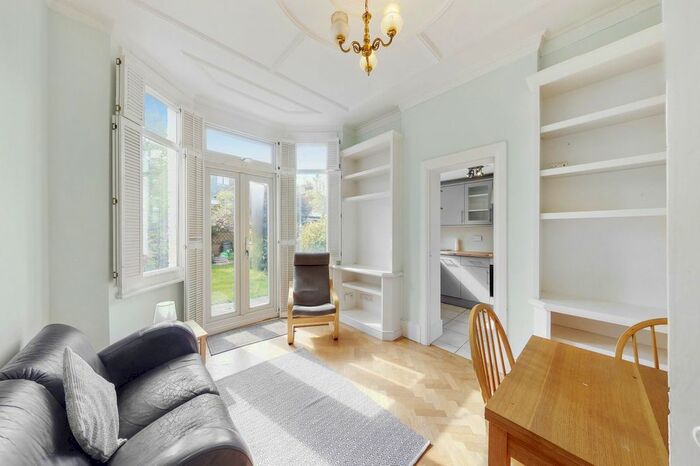 2 Bedroom Flat To Rent In Coldershaw Road, Ealing, W13