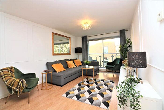 2 Bedroom Apartment To Rent In Ascot House, Chrisp Street, E14