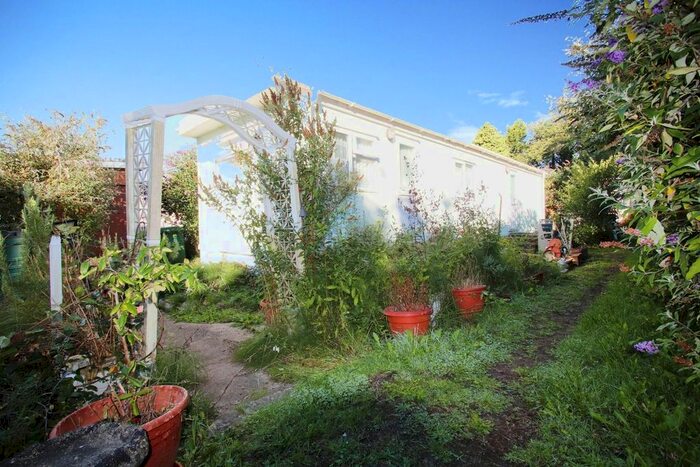 1 Bedroom Mobile/park Home For Sale In Avondale Park, Colden Common, Winchester, SO21