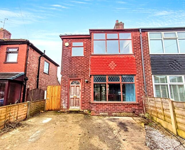 3 Bedroom Semi Detached House For Sale In Walker Road, Chadderton, Oldham, OL9