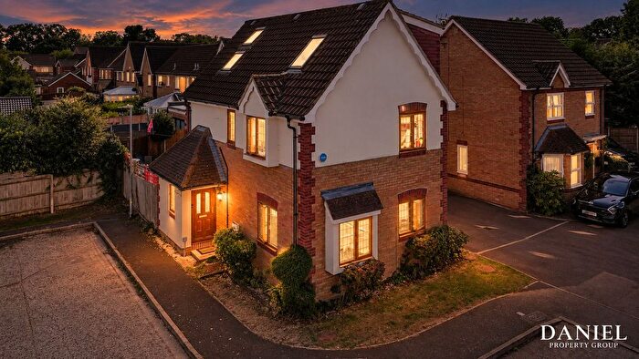 4 Bedroom Detached House For Sale In Hill Top Rise, Langdon Hills, SS16