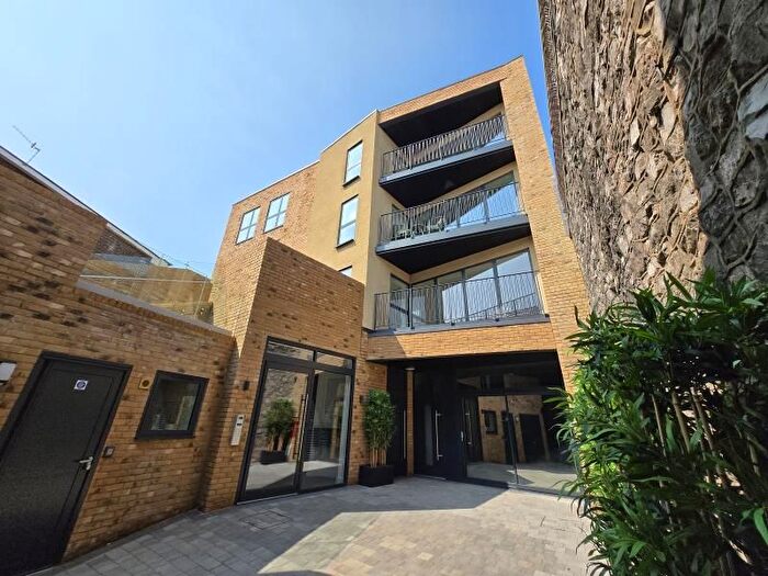 2 Bedroom Flat To Rent In High Street, Portishead, Bristol, BS20