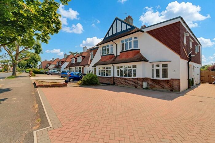 4 Bedroom Semi Detached House For Sale In The Glade, Epsom, KT17