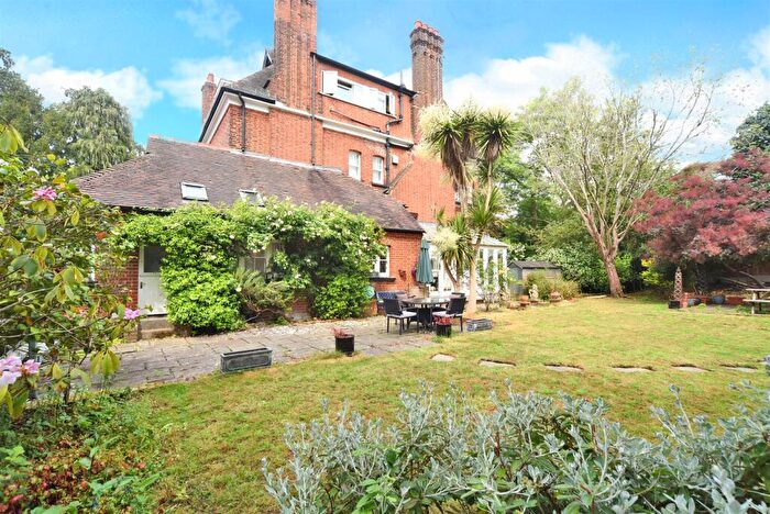 3 Bedroom Flat For Sale In Lovelace Road, Surbiton, KT6