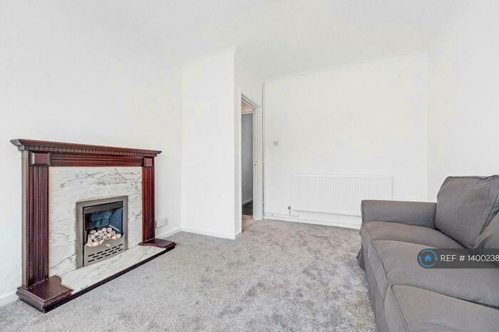 1 Bedroom Flat To Rent In Queenshill Road, Leeds, LS17