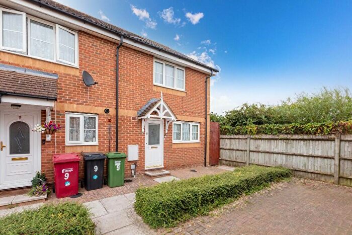 3 Bedroom End Of Terrace House For Sale In Gowings Green, Slough, Berkshire, SL1