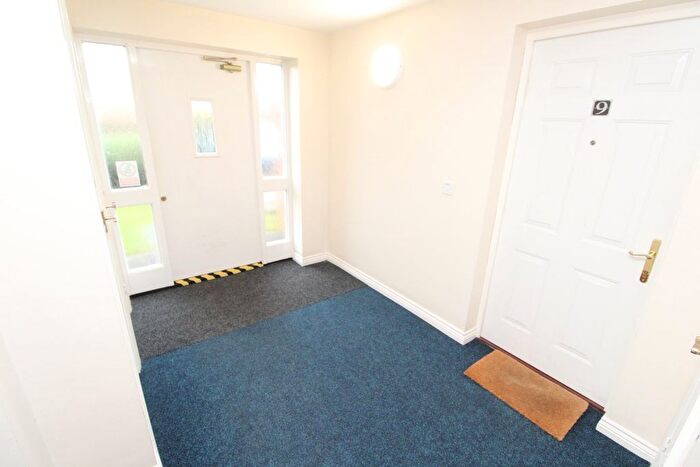 2 Bedroom Flat For Sale In Lock Keeper Close, Wigston, LE18