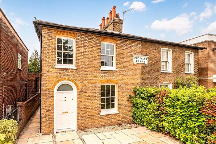3 Bedroom Semi Detached House For Sale In High Street, Hampton Hill, TW12