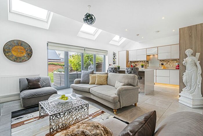 4 Bedroom Detached House For Sale In Simpson Drive, Heyford Park, OX25