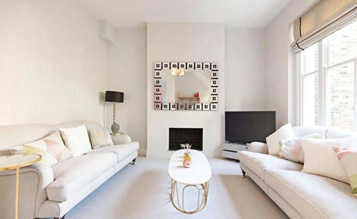 1 Bedroom Flat To Rent In Blenheim Crescent, Notting Hill, London, W11