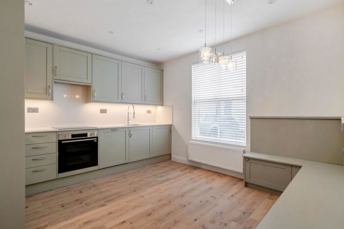 4 Bedroom Semi Detached House To Rent In Alexandra Road Windsor, SL4