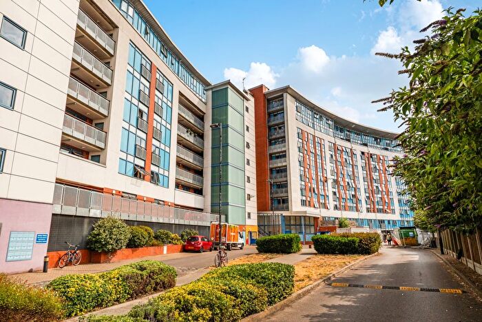 1 Bedroom Flat For Sale In Bray Court, Meath Crescent, Bethnal Green ., E2