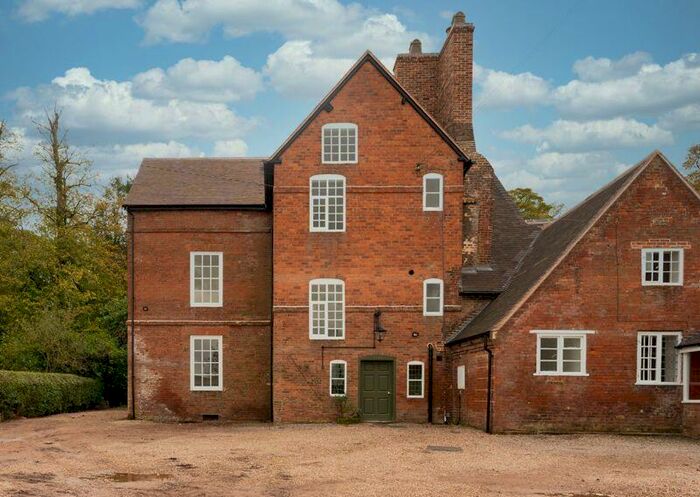 4 Bedroom Farm House To Rent In Bridgnorth Road, Stourbridge, DY7