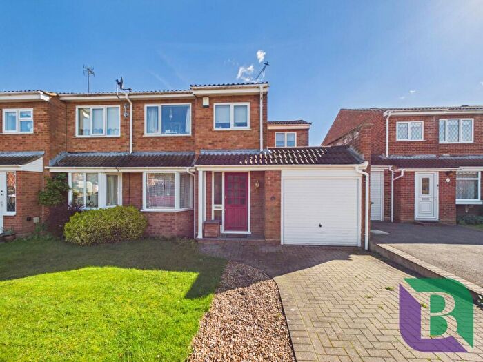 4 Bedroom Semi Detached House For Sale In Weathercock Close, Woburn Sands, MK17