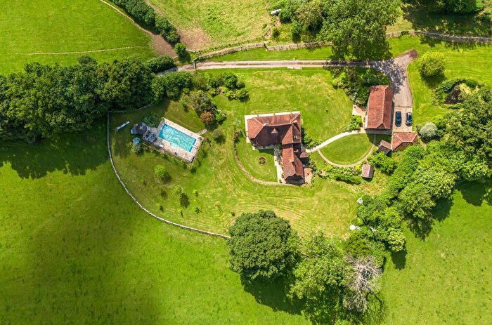 5 Bedroom Farmhouse To Rent In Foots Lane, Etchingham, TN19