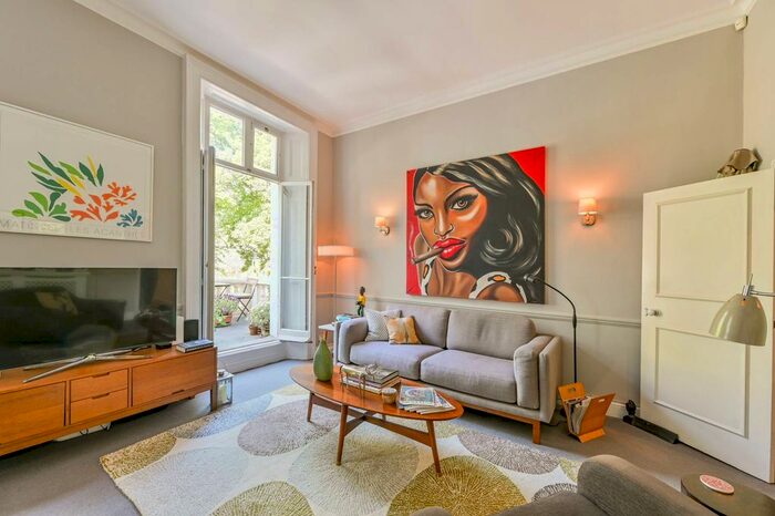 2 Bedroom Maisonette To Rent In St Georges Square, Pimlico, London, SW1V