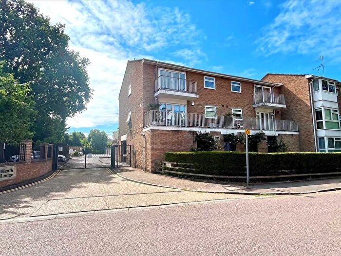 2 Bedroom Flat For Sale In Windmill Lane, Bushey Heath ., WD23