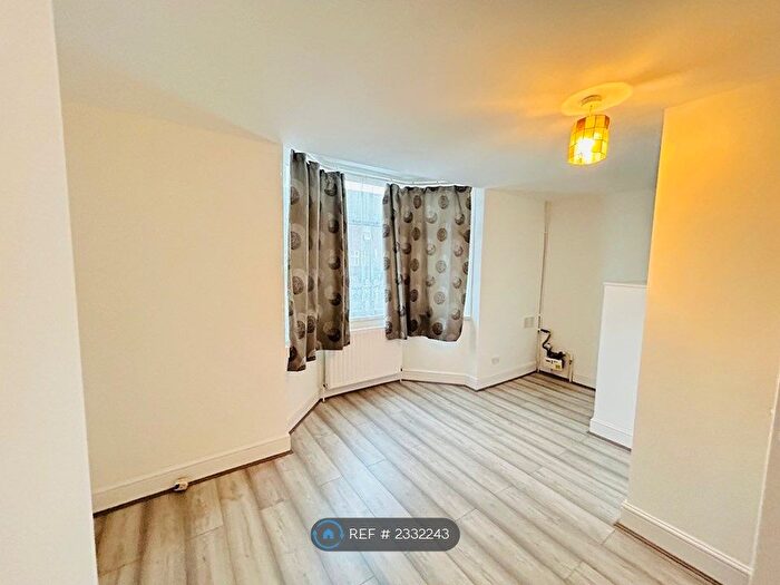 1 Bedroom Flat To Rent In Goresbrook Road, Dagenham, RM9