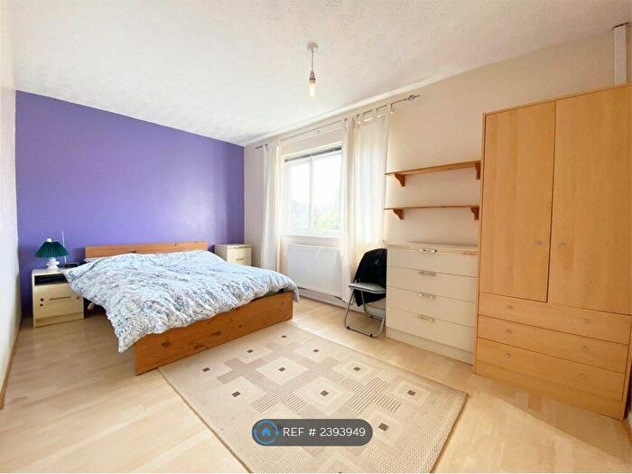 1 Bedroom Maisonette To Rent In Sunbury Grove, Huddersfield, HD5