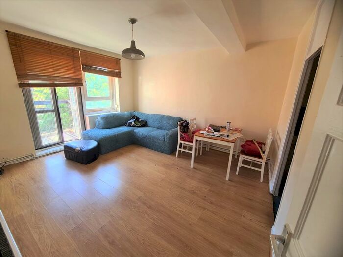 3 Bedroom Flat To Rent In Stockwell Road, London, SW9