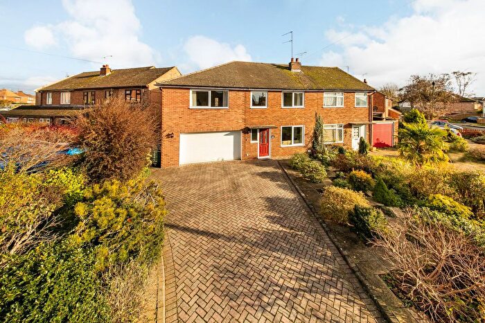 3 Bedroom Semi-Detached House For Sale In South Avenue, Abingdon, OX14